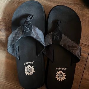BNWOB Yellow Box flip flops